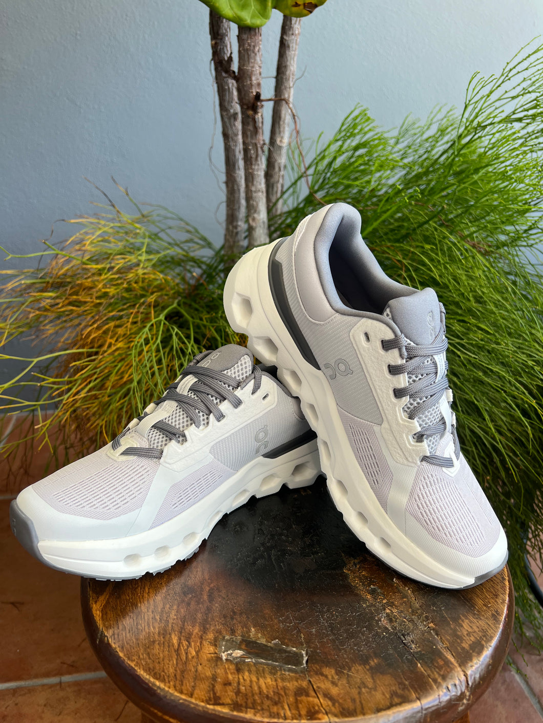 ladies cloudrunner 2 frost/white