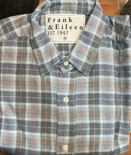 Load image into Gallery viewer, Finbar woven button up1
