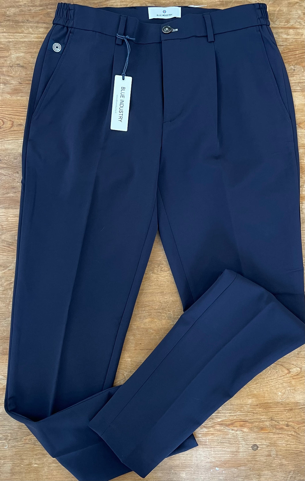 luxe stretch pant w/pleat